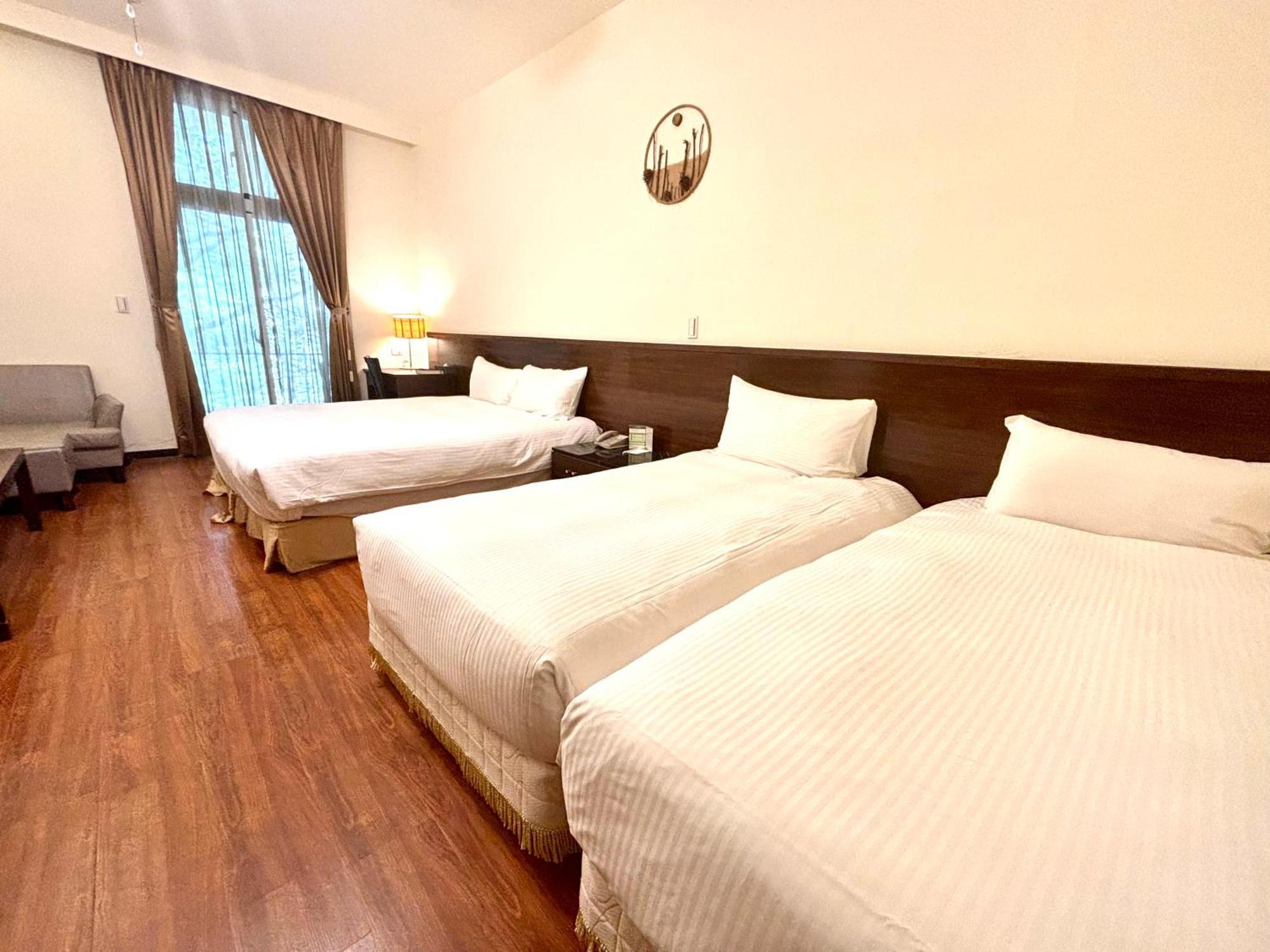 อีสเทิร์น โฮเต็ลแอนด์รีสอร์ต หยางเหมย Hotel Yangmei ภายนอก รูปภาพ