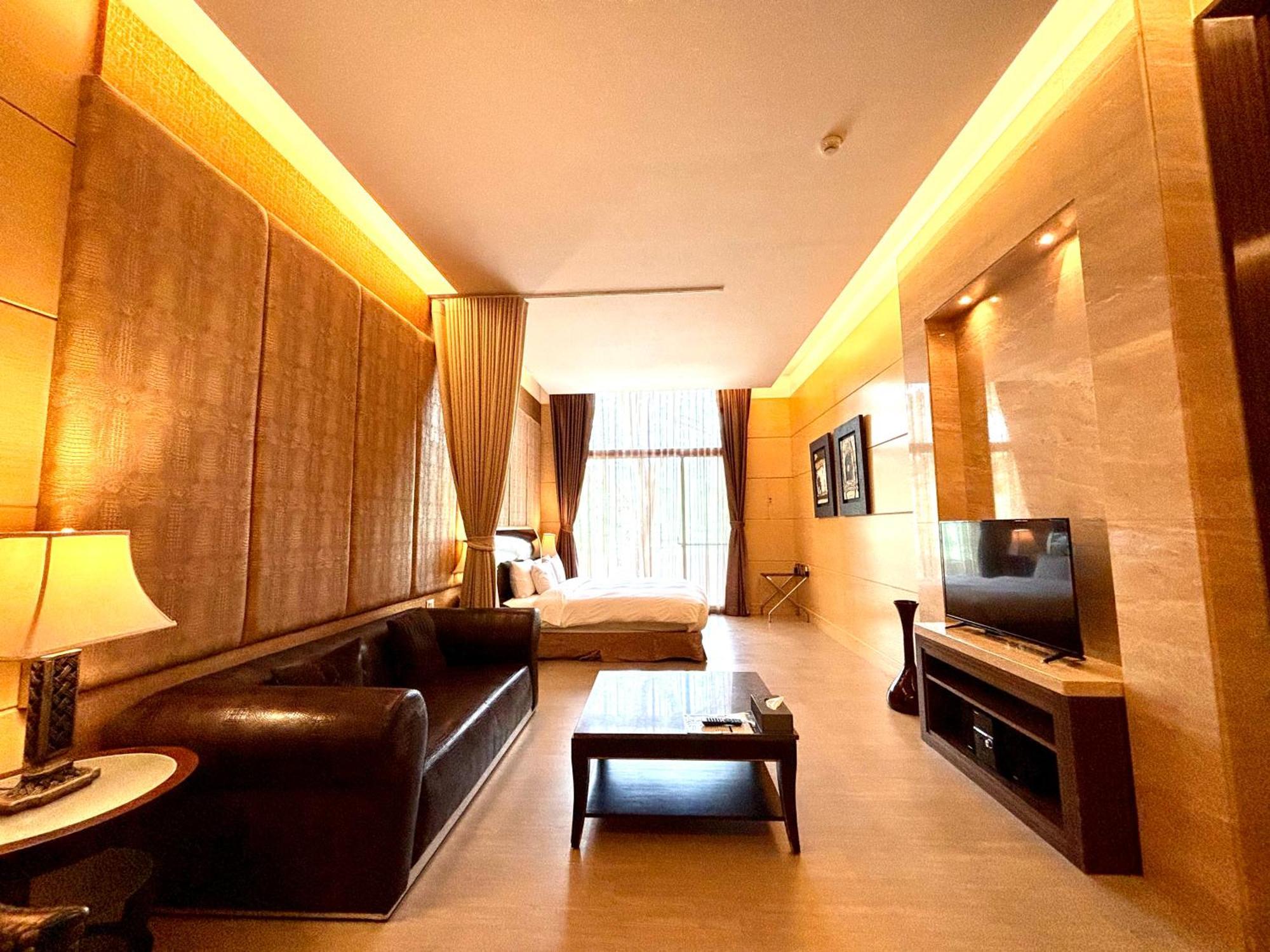อีสเทิร์น โฮเต็ลแอนด์รีสอร์ต หยางเหมย Hotel Yangmei ภายนอก รูปภาพ