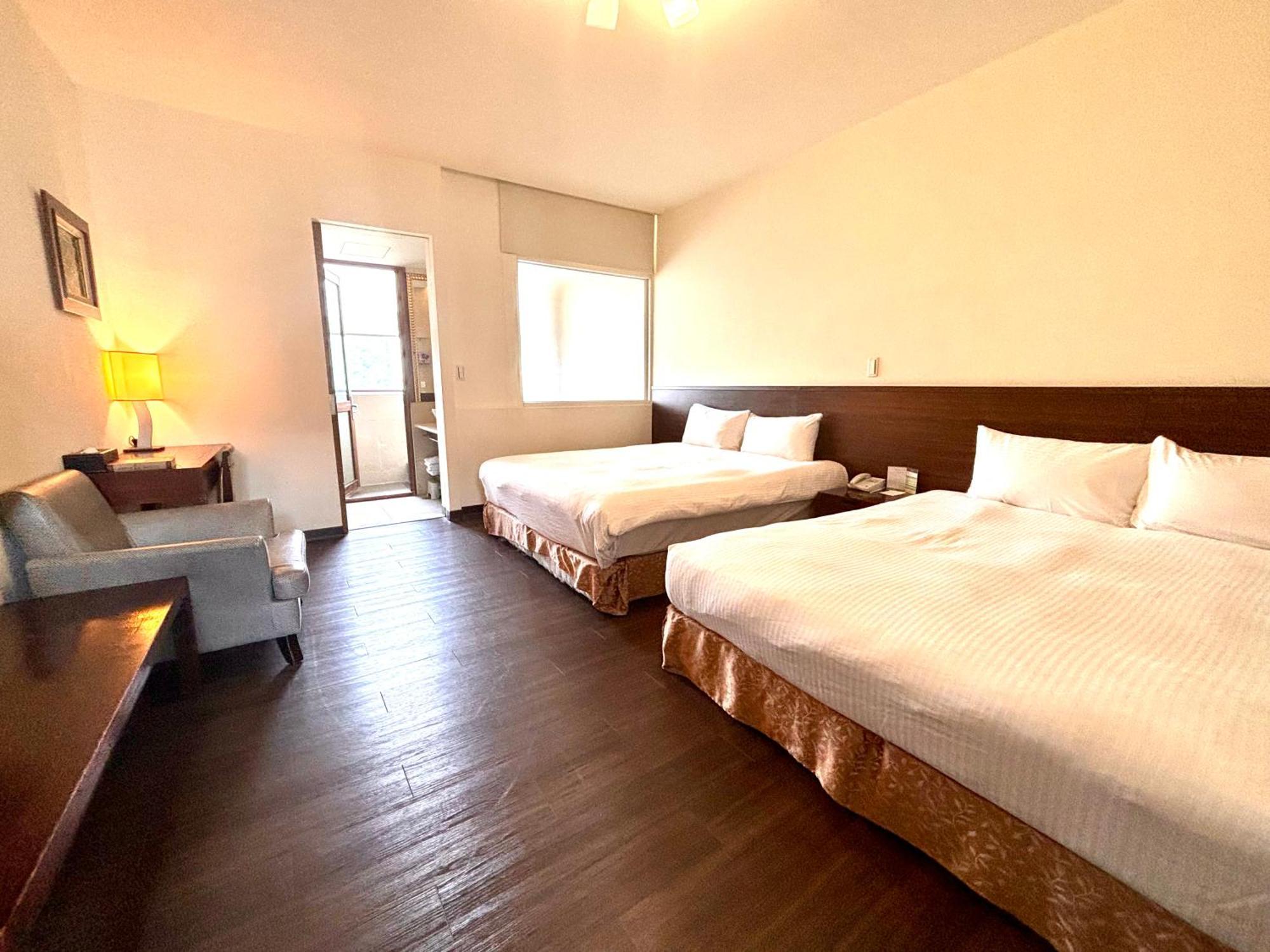 อีสเทิร์น โฮเต็ลแอนด์รีสอร์ต หยางเหมย Hotel Yangmei ภายนอก รูปภาพ