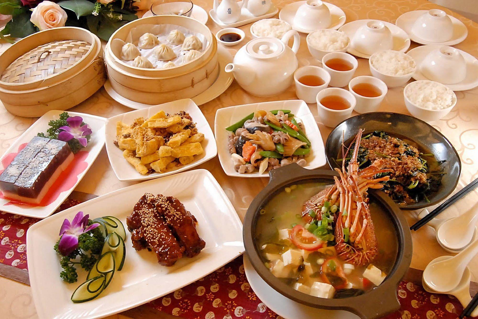 อีสเทิร์น โฮเต็ลแอนด์รีสอร์ต หยางเหมย Hotel Yangmei ภายนอก รูปภาพ