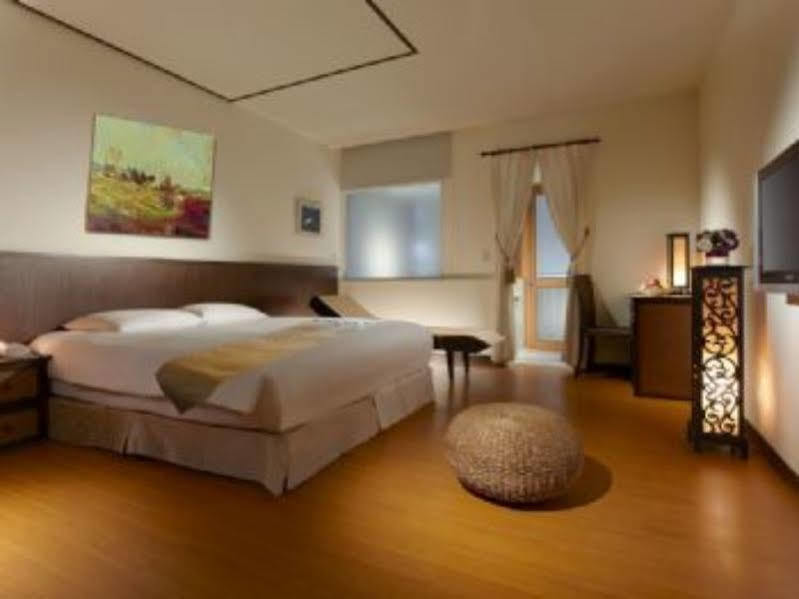 อีสเทิร์น โฮเต็ลแอนด์รีสอร์ต หยางเหมย Hotel Yangmei ภายนอก รูปภาพ